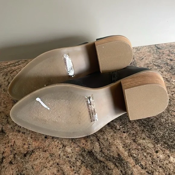 Dolce Vita Pointed Ankle Booties - Picture 6 of 9